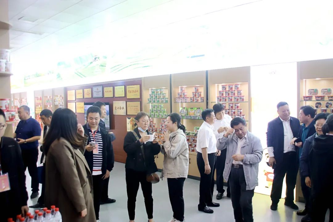 开封市委退休老**莅临国际人官网调研领导工作