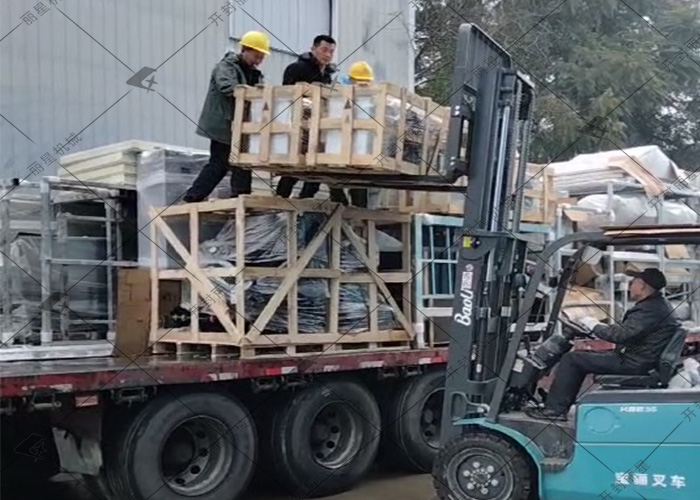 国际人官网发往四川的一车酸辣粉加工设备已经到达