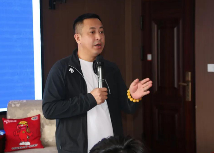 韩玉龙教员讲话.jpg